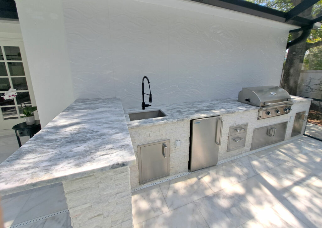 Outdoor kitchen with stainless steel and granite countertops South Tampa